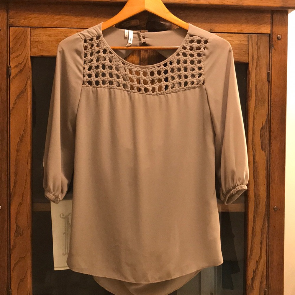 Beautiful sexy back blouse from studio Y